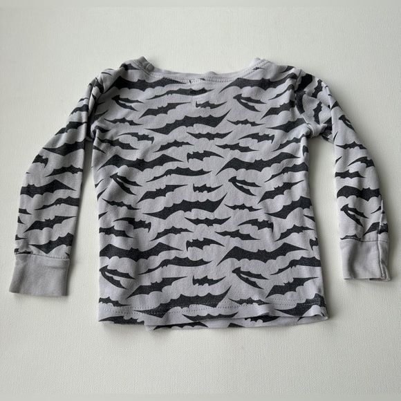 Old Navy unisex print pijama set bat Halloween pattern for toddler. Size 2T. - Picture 4 of 8